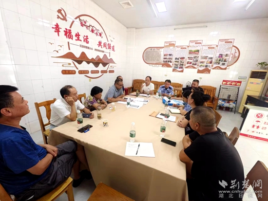 社區(qū)召開“五共”議事會(huì)，調(diào)解單元電梯加裝居民矛盾.jpg