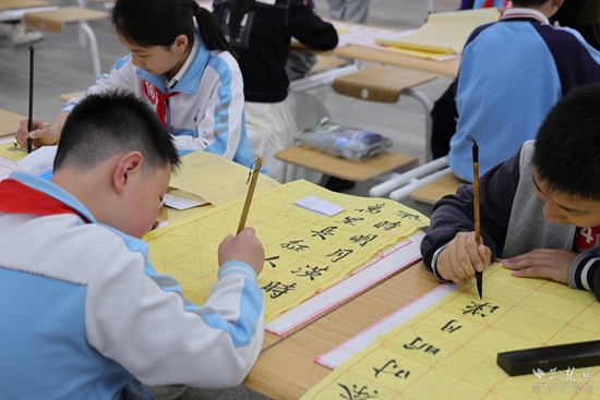 書(shū)寫(xiě)現(xiàn)場(chǎng).jpg