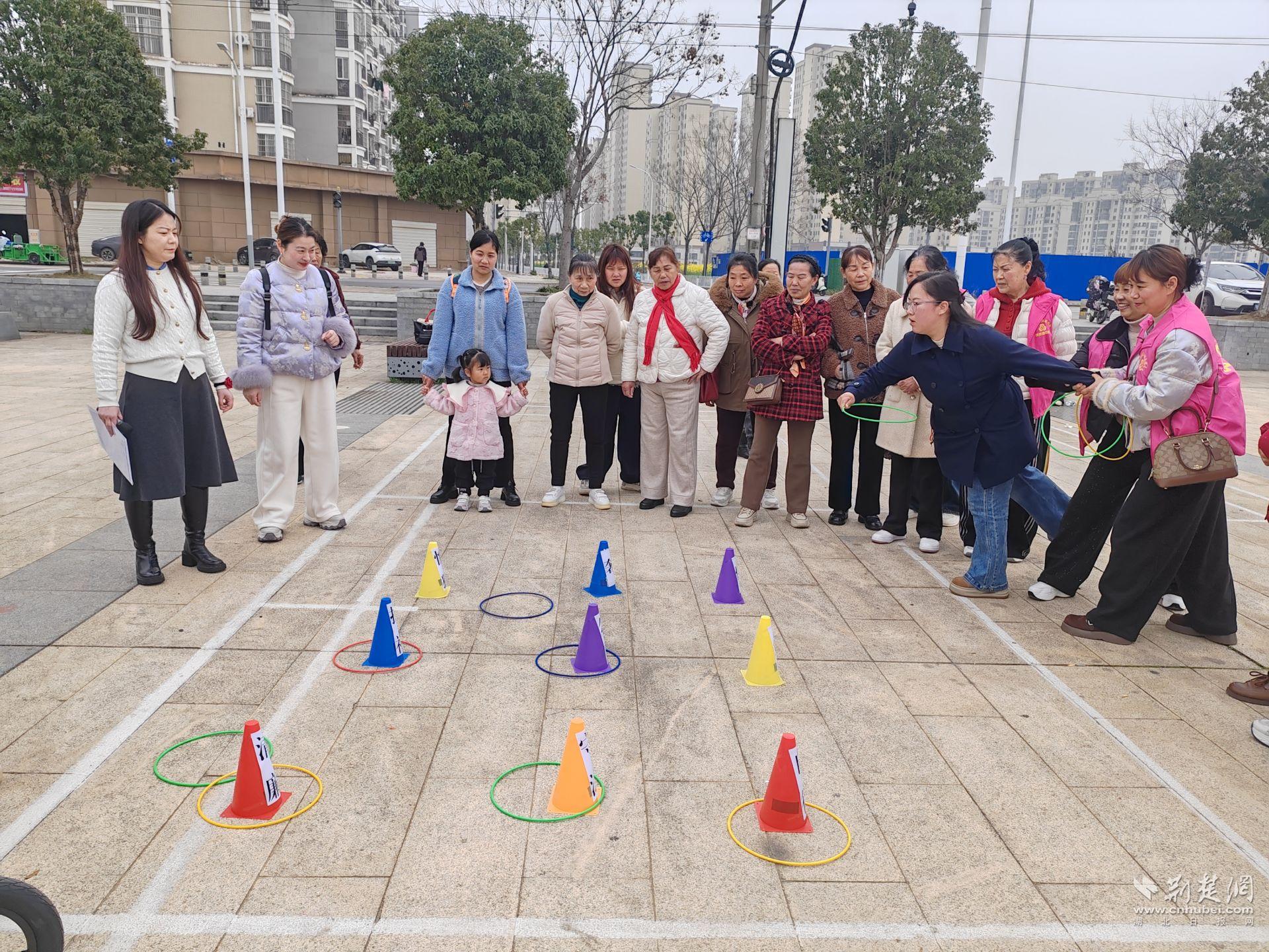 綠蔭路社區(qū)廉潔套圈趣味游戲.jpg.jpg